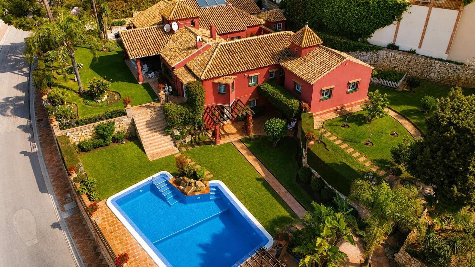 5 bedroom Villa for sale in Torrequebrada with pool garage - € 3,500,000 (Ref: 10019332)