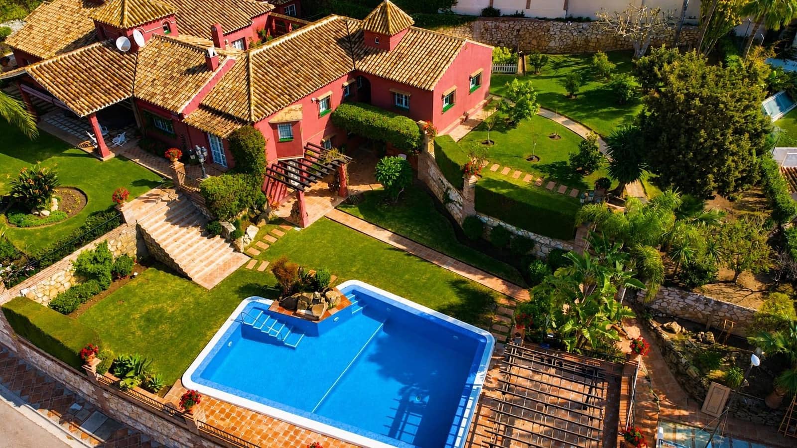 5 bedroom Villa for sale in Torrequebrada with pool garage - € 3,500,000 (Ref: 10019332)