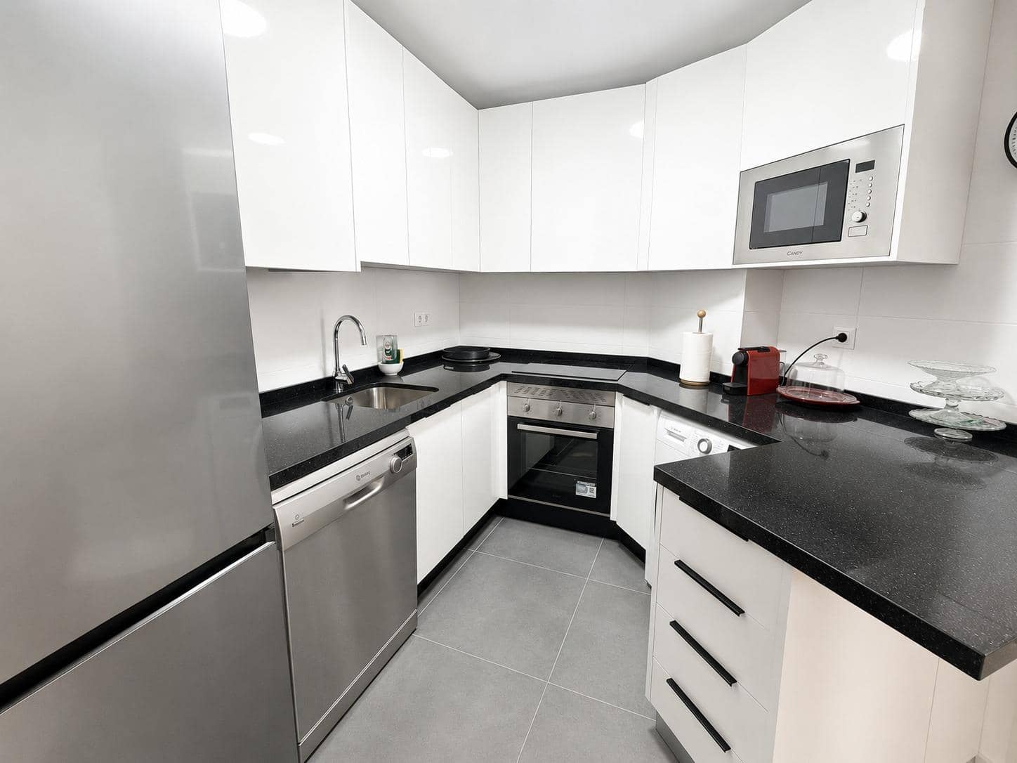 Apartamento de 2 habitaciones en Torremolinos en alquiler con piscina - 1.400 € (Ref: 10027379)