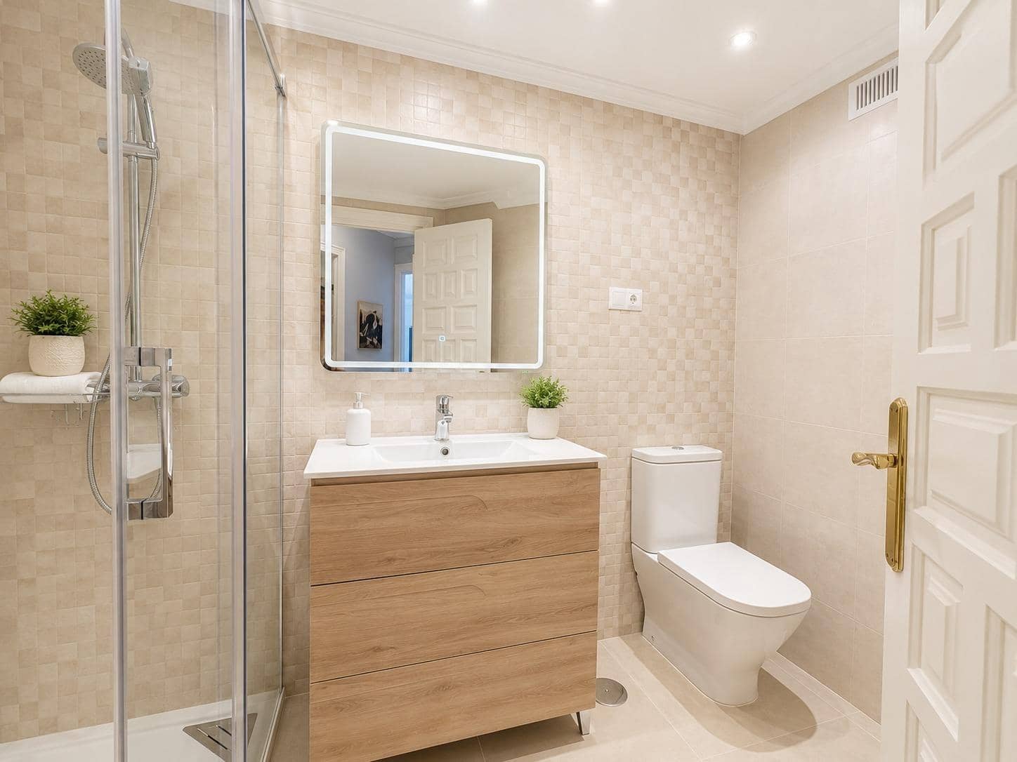 Apartamento de 2 habitaciones en Torremolinos en alquiler con piscina - 1.400 € (Ref: 10027379)