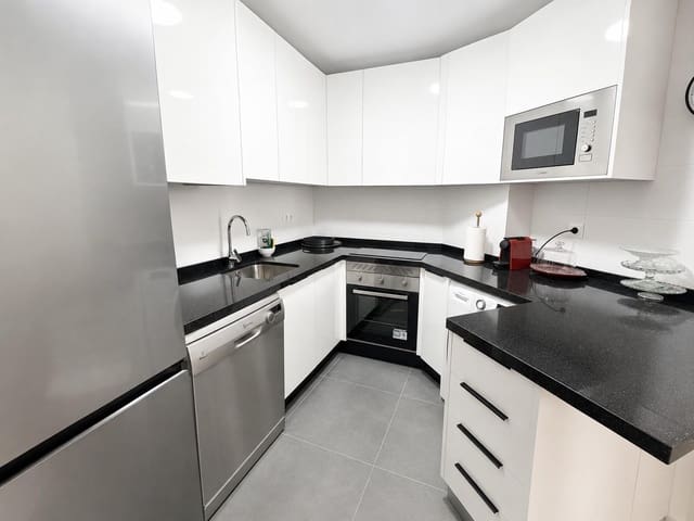 Apartamento de 2 habitaciones en Torremolinos en alquiler con piscina - 1.400 € (Ref: 10027379)