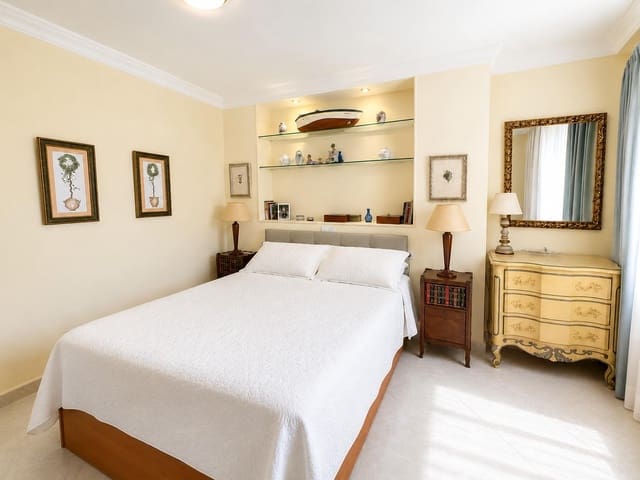Apartamento de 2 habitaciones en Torremolinos en alquiler con piscina - 1.400 € (Ref: 10027379)