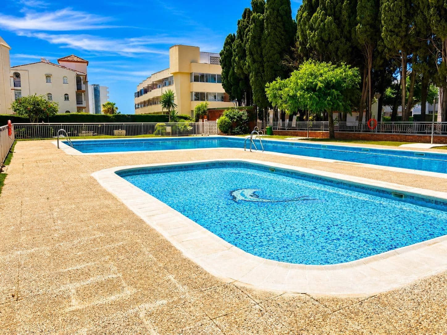 Apartamento de 2 habitaciones en Torremolinos en alquiler con piscina - 1.400 € (Ref: 10027379)
