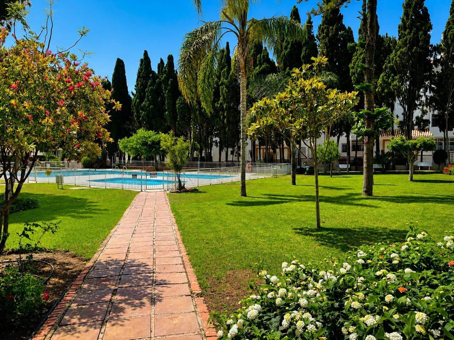 Apartamento de 2 habitaciones en Torremolinos en alquiler con piscina - 1.400 € (Ref: 10027379)
