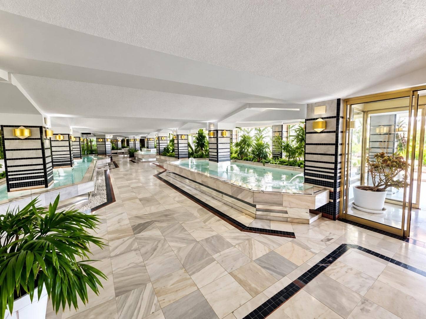 1 bedroom Apartment for sale in Benalmadena with pool - € 290,000 (Ref: 10068000)