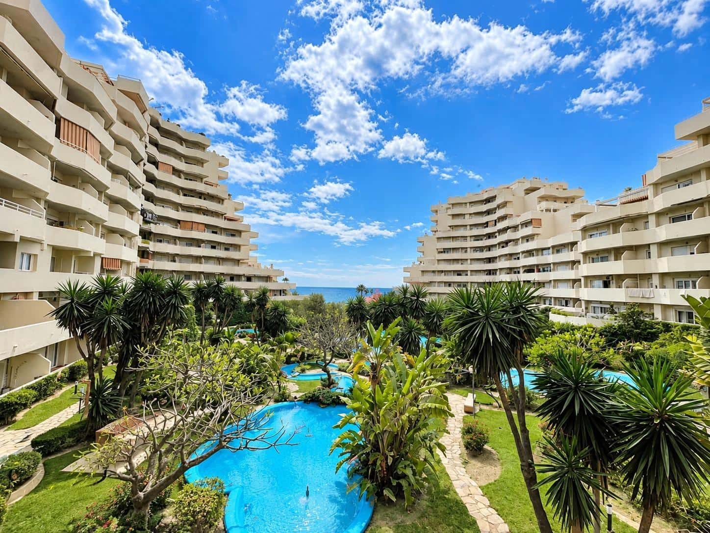 1 bedroom Apartment for sale in Benalmadena with pool - € 290,000 (Ref: 10068000)
