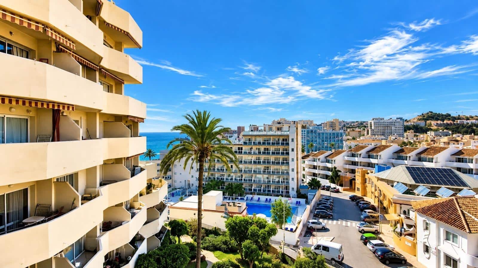 1 bedroom Apartment for sale in Benalmadena with pool - € 290,000 (Ref: 10068000)