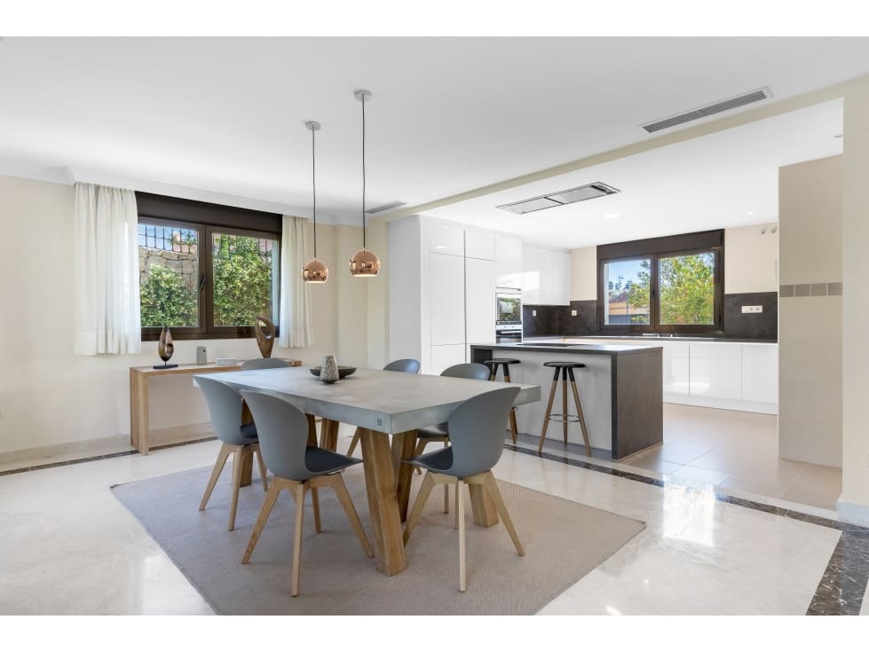 3 sypialnia Willa na sprzedaż w Estepona - 756 412 € (Ref: 7037571)