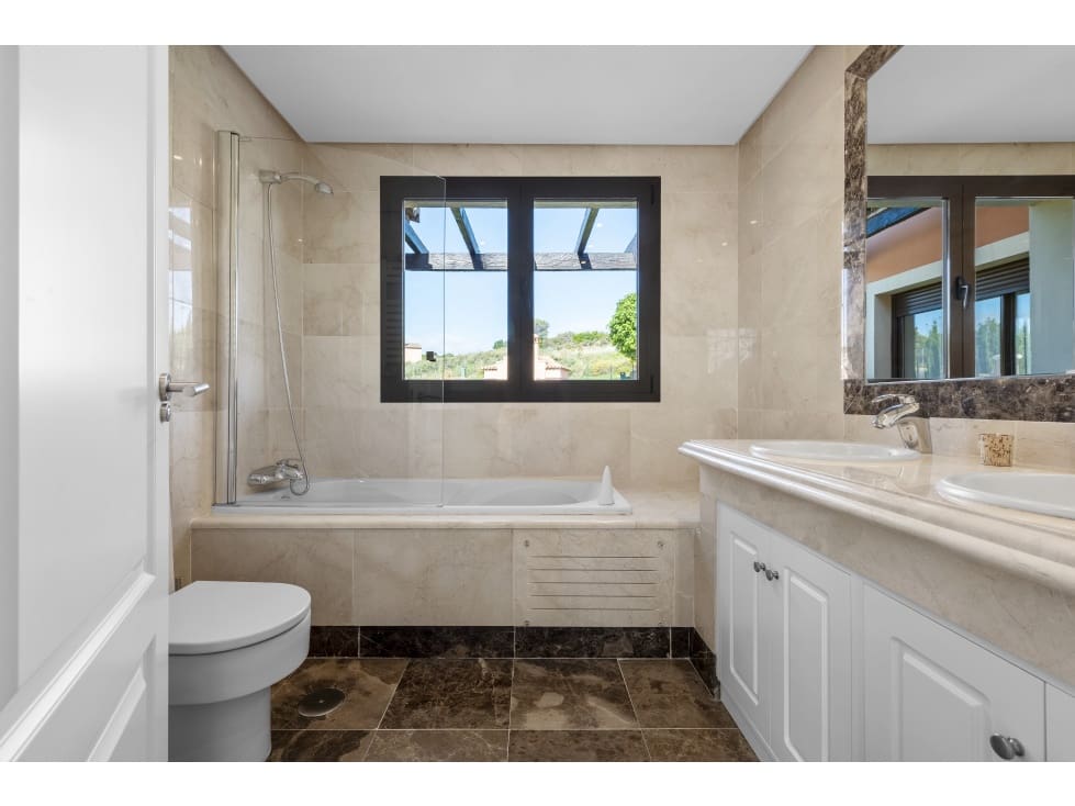 3 sypialnia Willa na sprzedaż w Estepona - 756 412 € (Ref: 7037571)