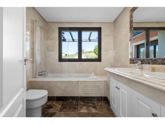 3 sypialnia Willa na sprzedaż w Estepona - 756 412 € (Ref: 7037571)