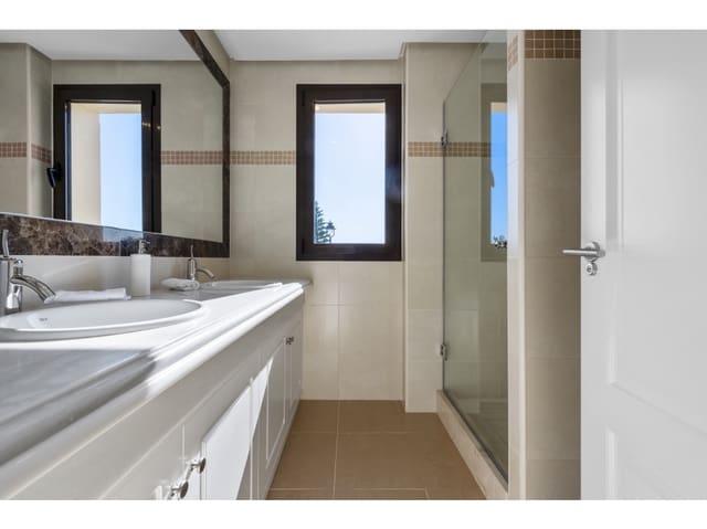 3 sypialnia Willa na sprzedaż w Estepona - 756 412 € (Ref: 7037571)