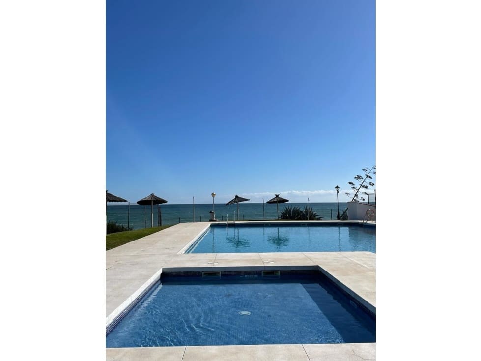 2 soveværelse Rækkehus til salg i Manilva med swimmingpool - € 265.000 (Ref: 7730052)