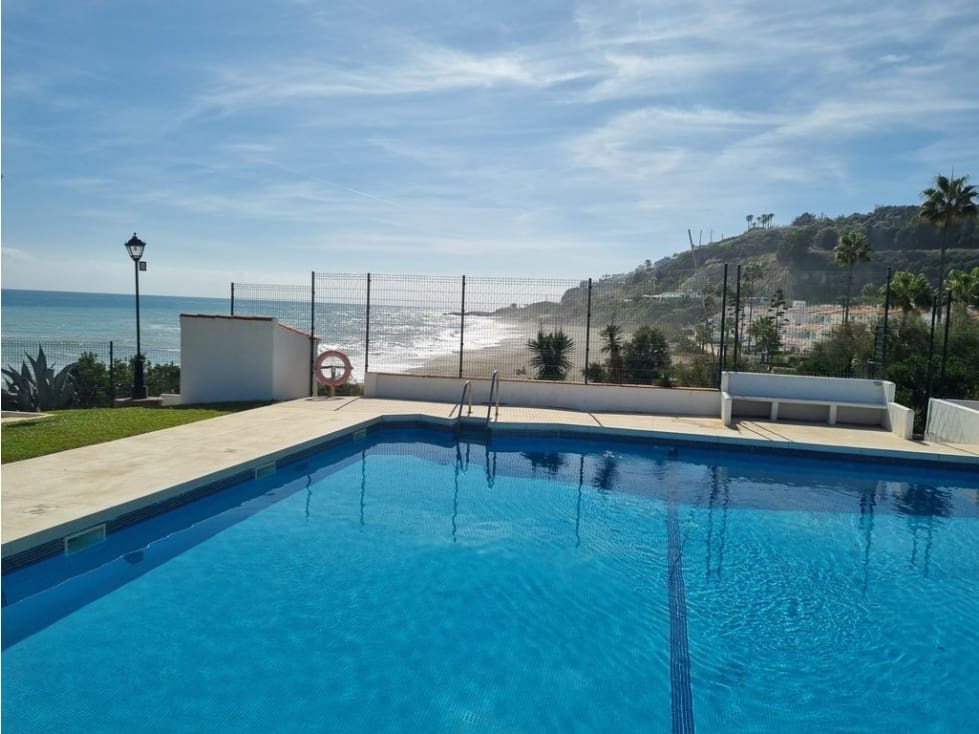 2 soveværelse Rækkehus til salg i Manilva med swimmingpool - € 265.000 (Ref: 7730052)