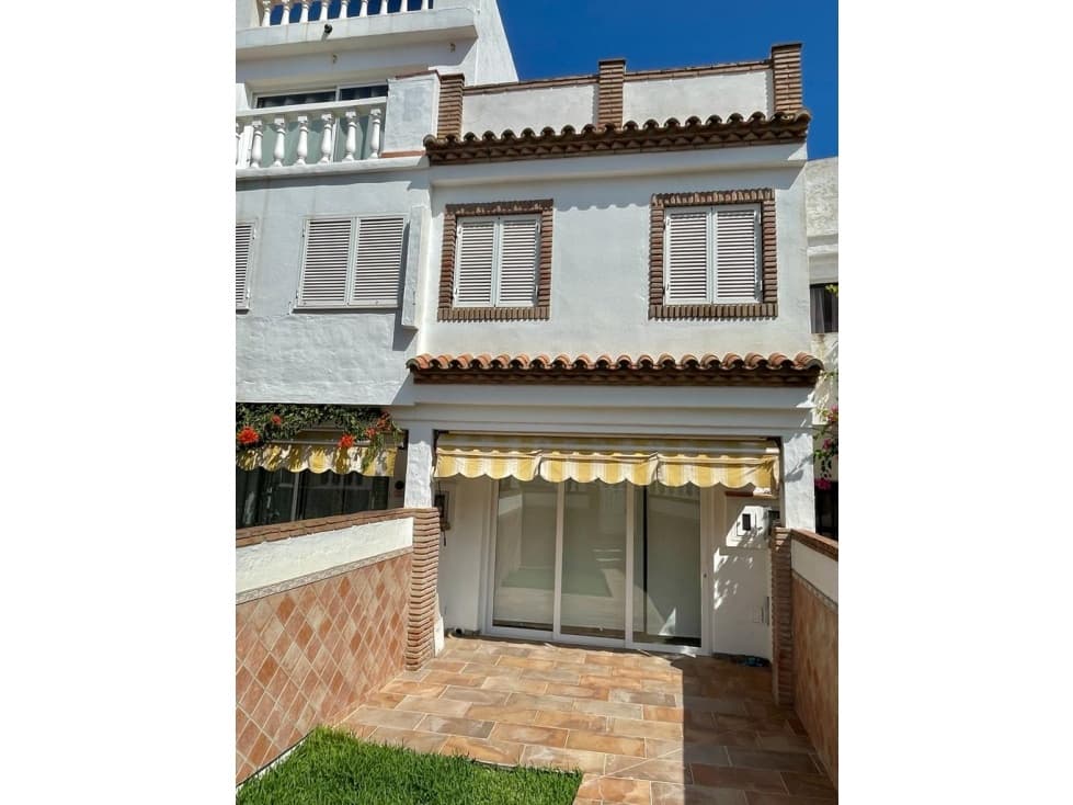 2 soveværelse Rækkehus til salg i Manilva med swimmingpool - € 265.000 (Ref: 7730052)