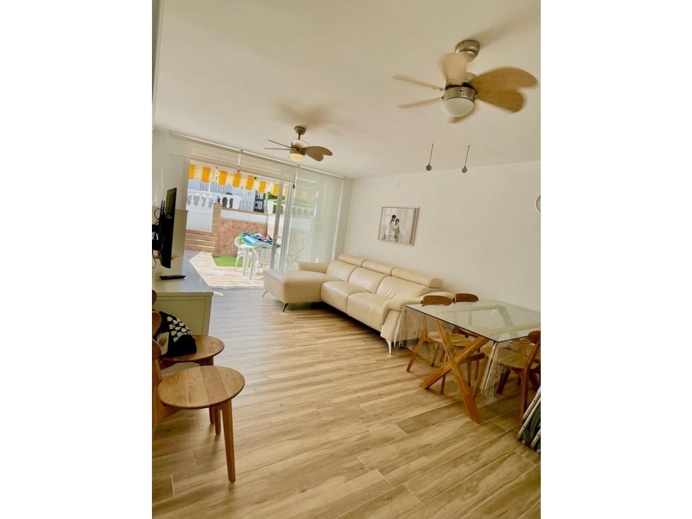 2 soveværelse Rækkehus til salg i Manilva med swimmingpool - € 265.000 (Ref: 7730052)