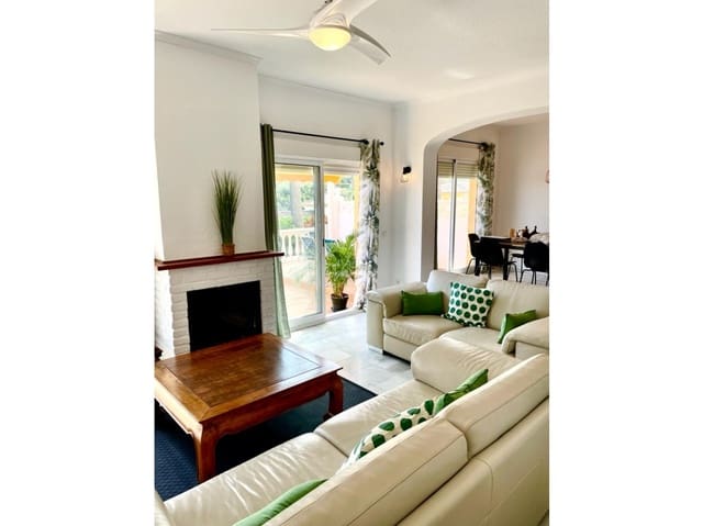 4 makuuhuone Rivitalo myytävänä paikassa Manilva Pueblo, Manilva mukana uima-altaan - 394 990 € (Ref: 7798973)