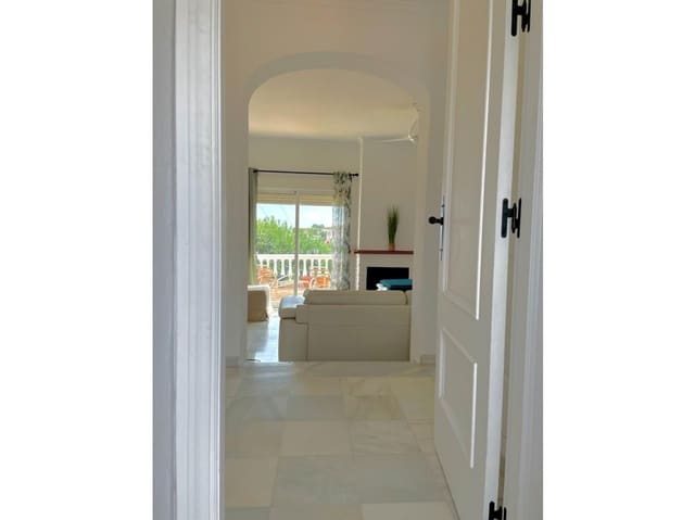 4 makuuhuone Rivitalo myytävänä paikassa Manilva Pueblo, Manilva mukana uima-altaan - 394 990 € (Ref: 7798973)