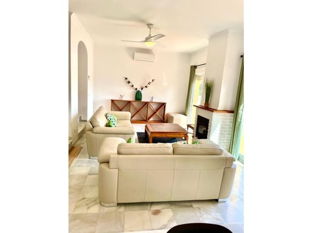 4 makuuhuone Rivitalo myytävänä paikassa Manilva Pueblo, Manilva mukana uima-altaan - 394 990 € (Ref: 7798973)