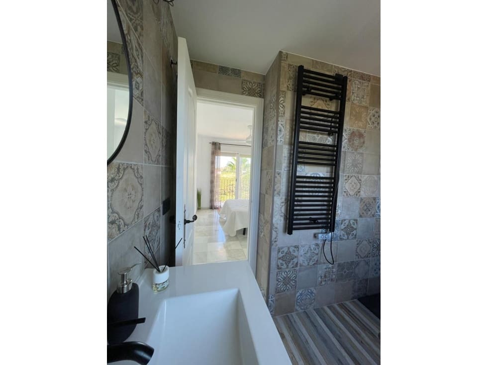 4 soveværelse Rækkehus til salg i Manilva med swimmingpool - € 394.990 (Ref: 7798973)