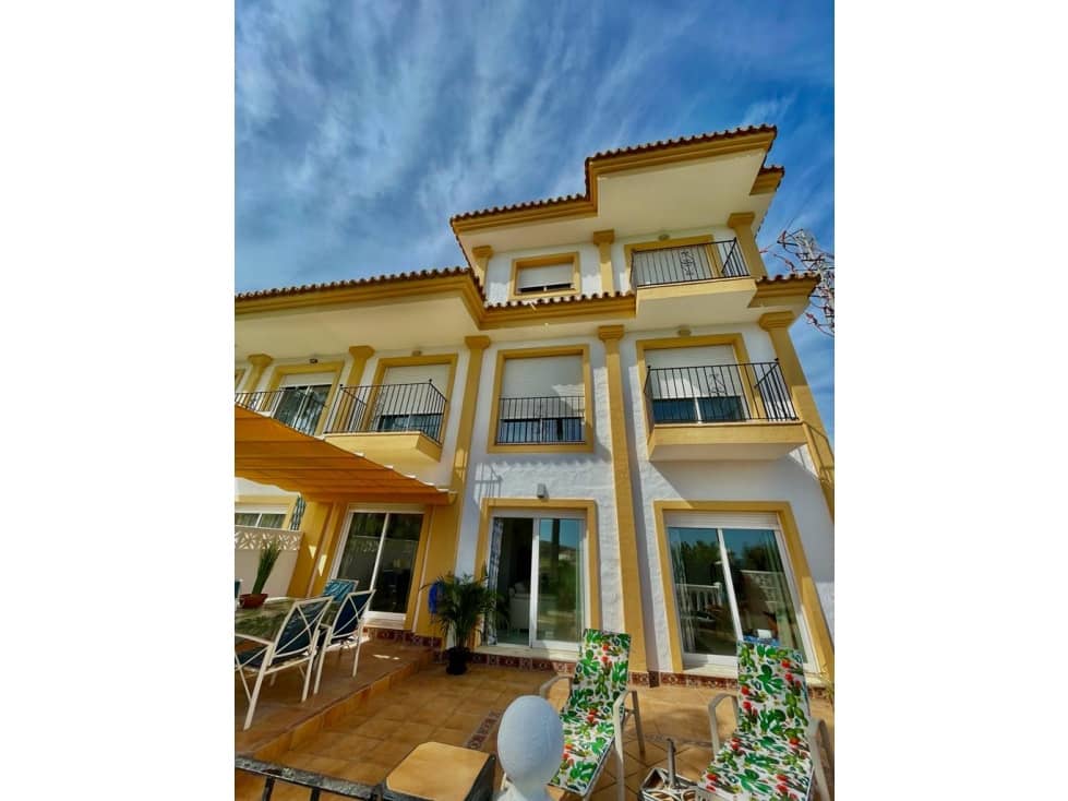 4 soveværelse Rækkehus til salg i Manilva med swimmingpool - € 394.990 (Ref: 7798973)