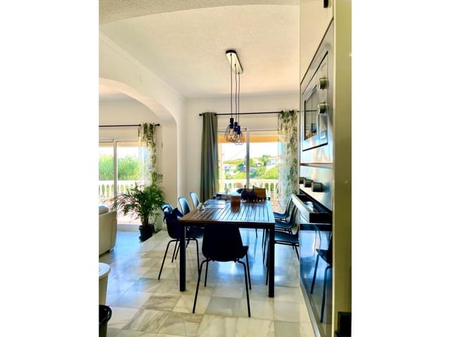 4 makuuhuone Rivitalo myytävänä paikassa Manilva Pueblo, Manilva mukana uima-altaan - 394 990 € (Ref: 7798973)