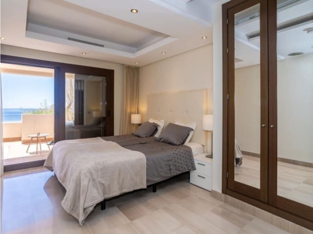 2 soveværelse Penthouse til salg i Zona de Punta Plata, Estepona med swimmingpool - € 630.000 (Ref: 8829272)