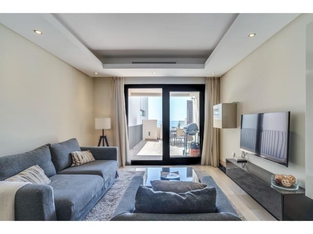 2 soveværelse Penthouse til salg i Zona de Punta Plata, Estepona med swimmingpool - € 630.000 (Ref: 8829272)