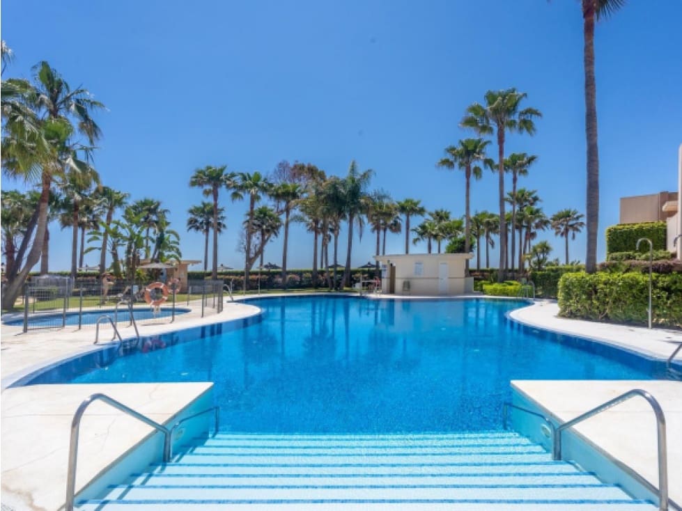 2 soveværelse Penthouse til salg i Estepona med swimmingpool - € 630.000 (Ref: 8829272)