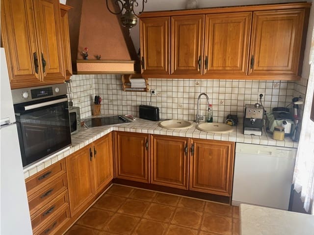 5 soverom Villa til salgs i El Paraiso, Estepona med svømmebasseng - € 689 000 (Ref: 8829273)