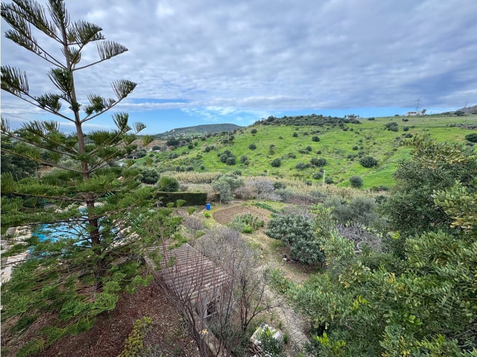 4 quarto Quinta/Casa Rural para venda em Estepona - 590 000 € (Ref: 8829274)