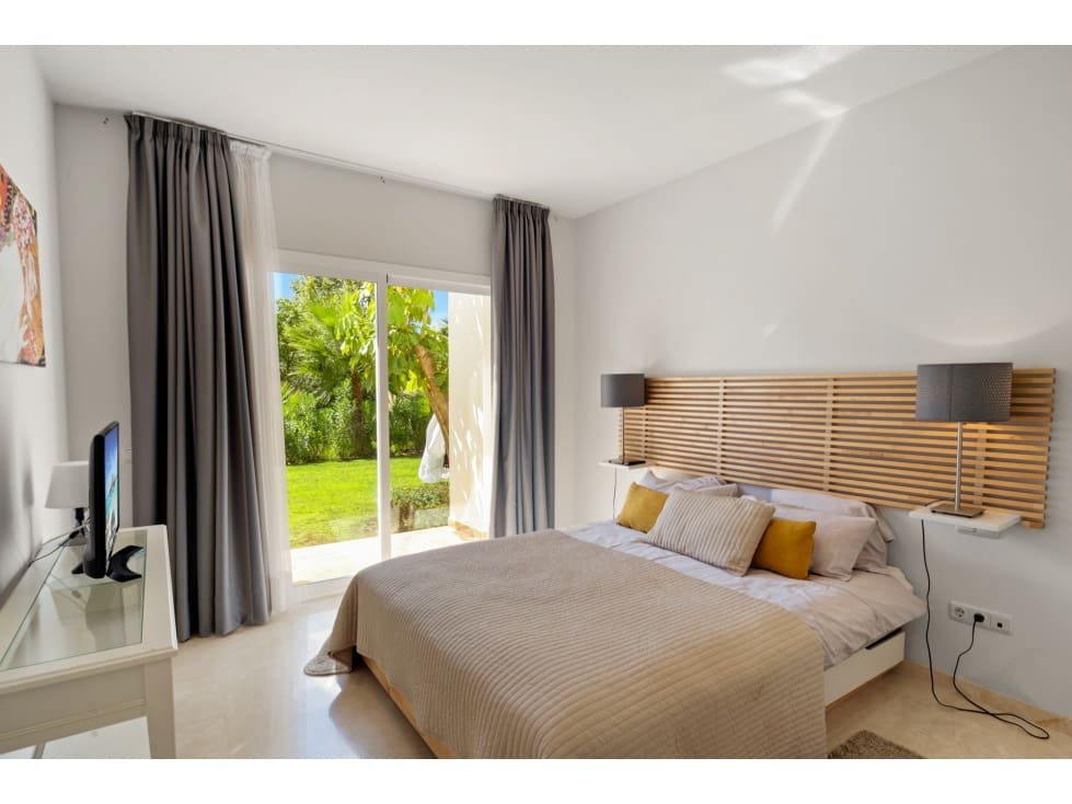 2 soveværelse Lejlighed til salg i Estepona med swimmingpool - € 390.000 (Ref: 9393994)