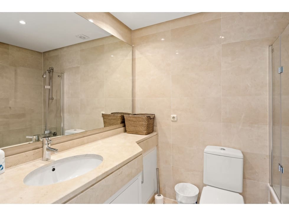 2 soveværelse Lejlighed til salg i Estepona med swimmingpool - € 390.000 (Ref: 9393994)