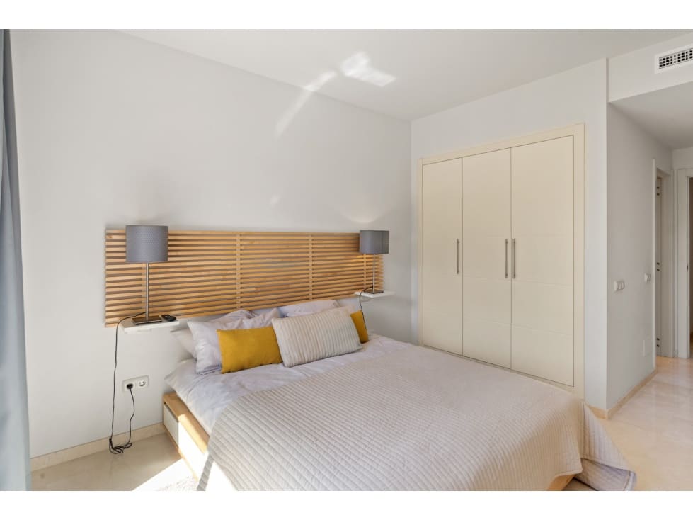 2 soveværelse Lejlighed til salg i Estepona med swimmingpool - € 390.000 (Ref: 9393994)