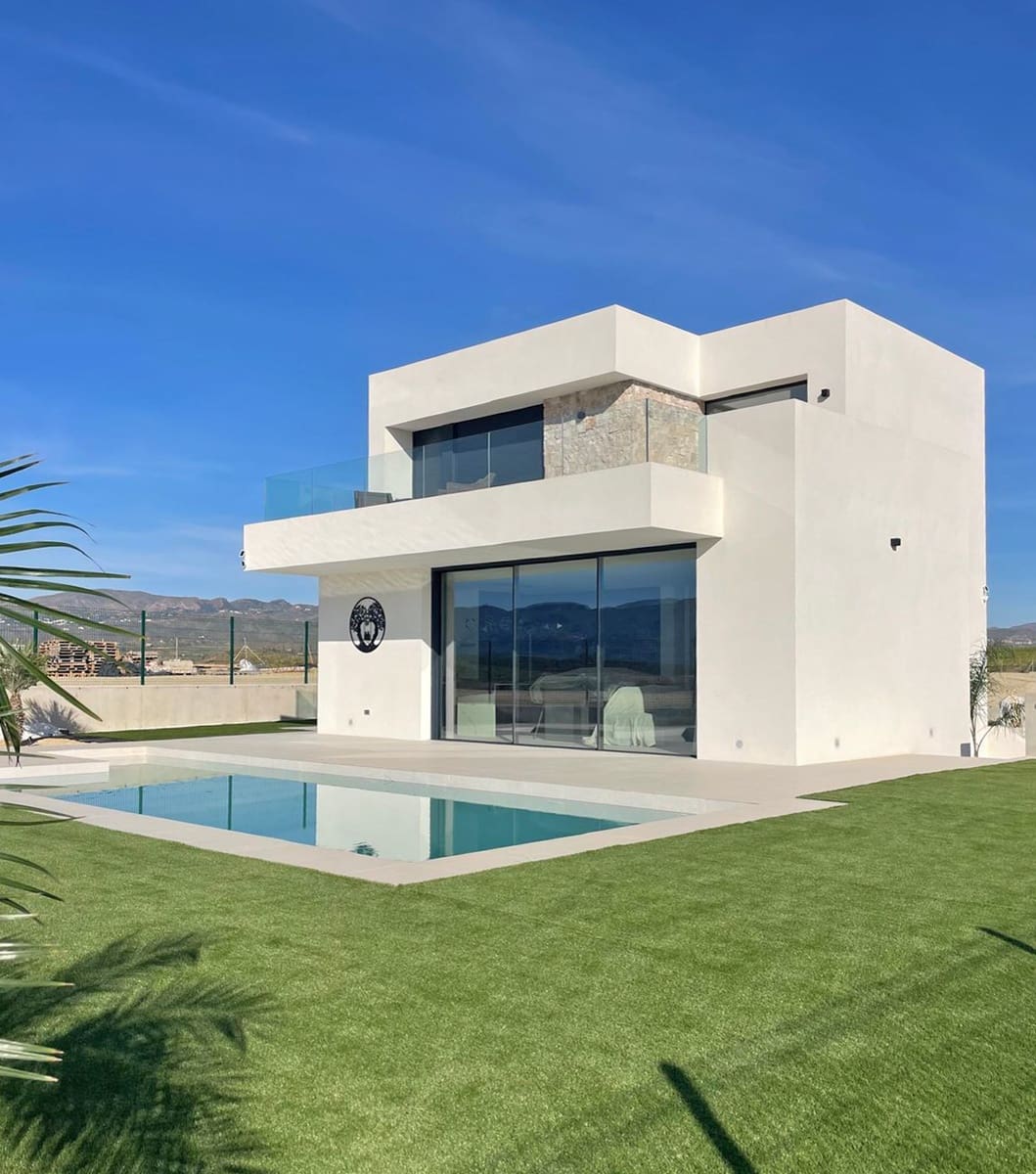 Chalet de 3 habitaciones en Vera en venta con piscina garaje - 707.700 € (Ref: 8623457)