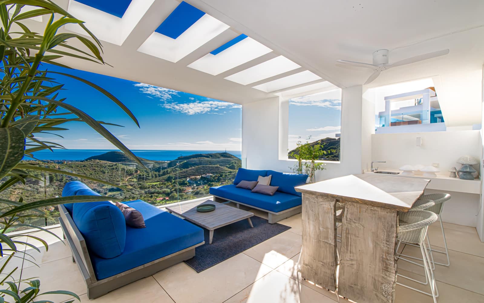 2 bedroom Apartment for rent in Ojen with pool garage - € 3,800 (Ref: 8807355)