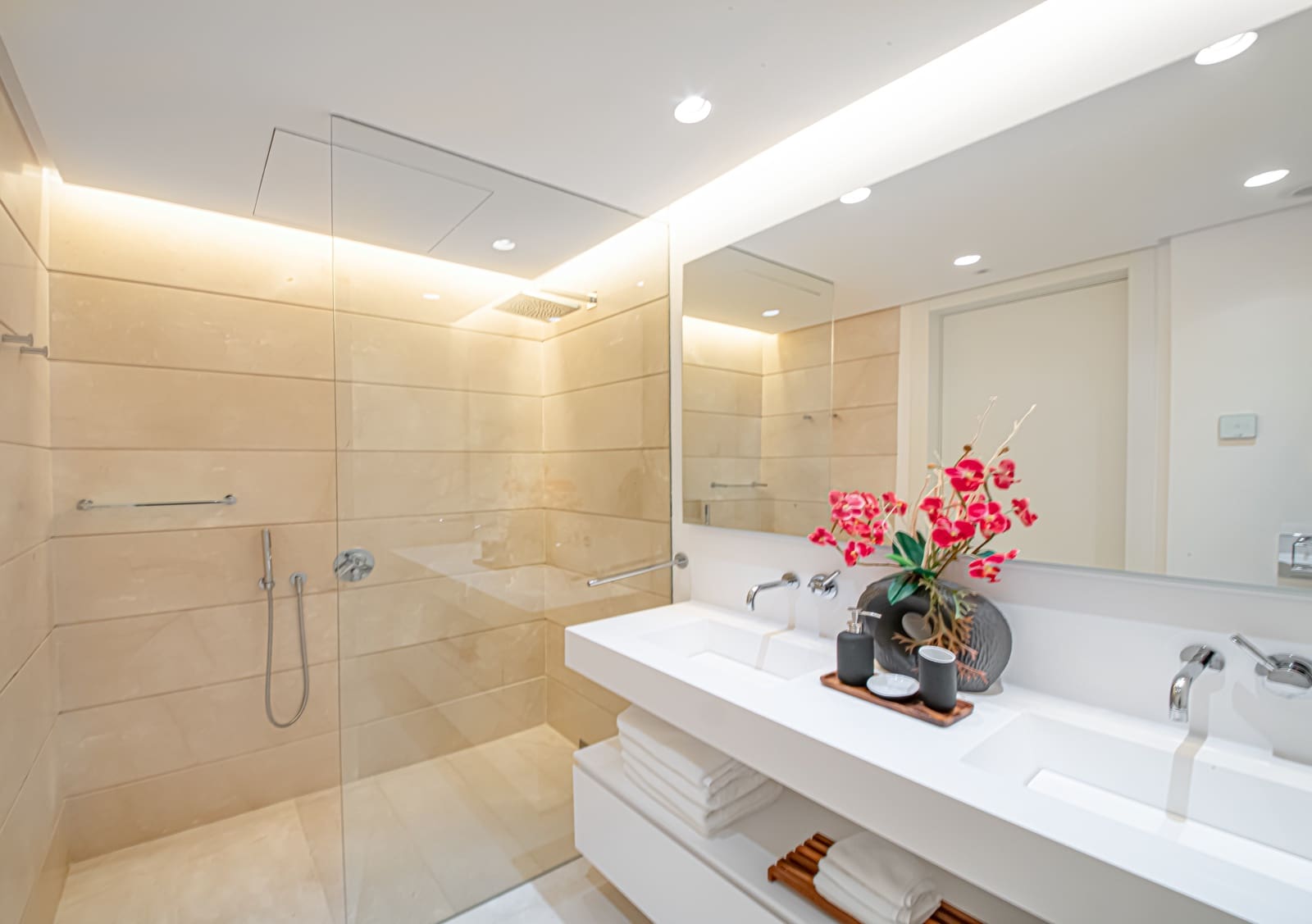 2 bedroom Apartment for rent in Ojen with pool garage - € 3,800 (Ref: 8807355)