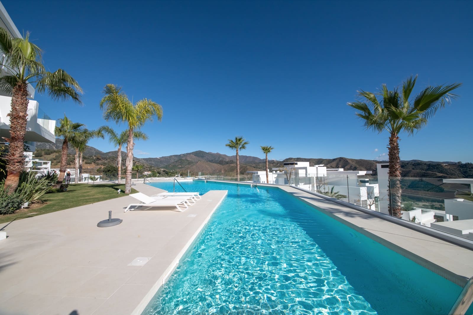 2 bedroom Apartment for rent in Ojen with pool garage - € 3,800 (Ref: 8807355)