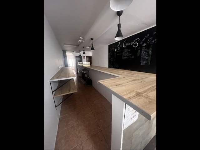 Kaupallinen vuokrattavana paikassa Puerto del Rosario - 925 € (Ref: 9148762)