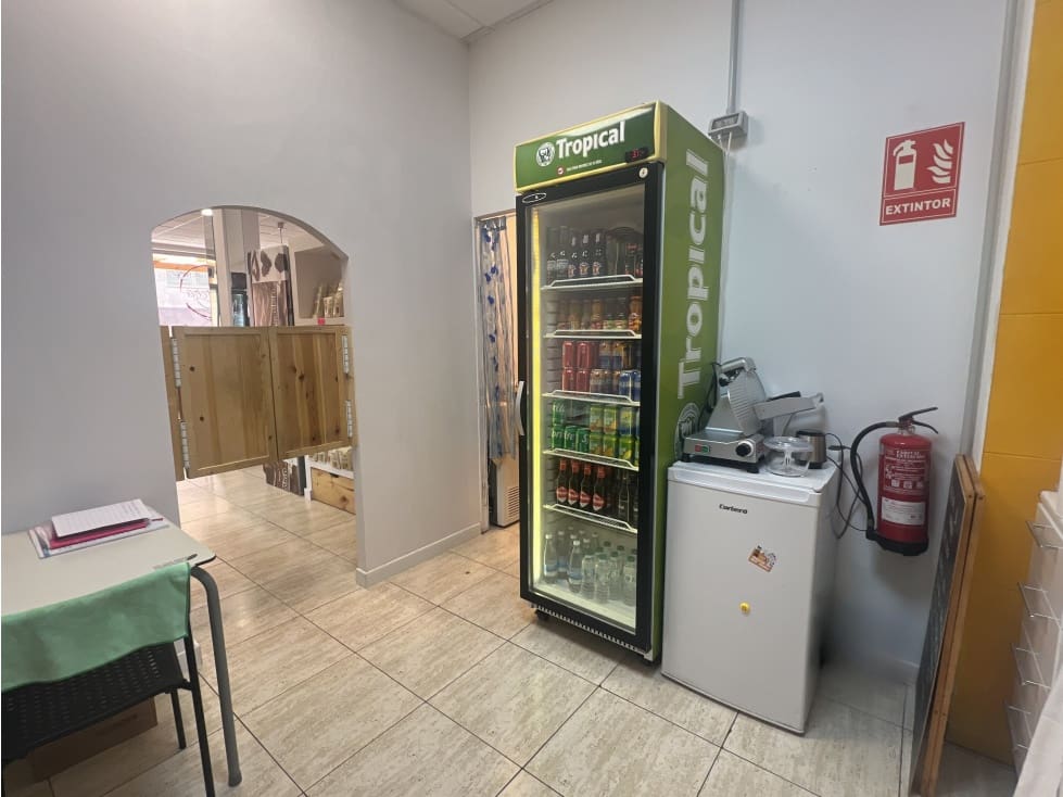 Commercial for rent in Corralejo - € 1,800 (Ref: 9151595)