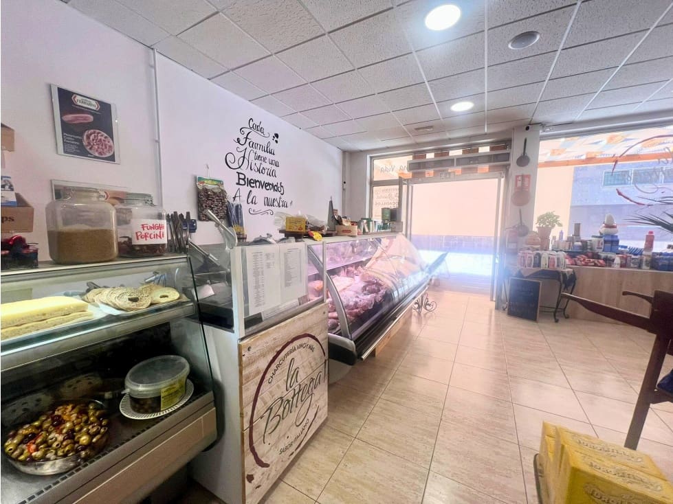 Commercial for rent in Corralejo - € 1,800 (Ref: 9151595)