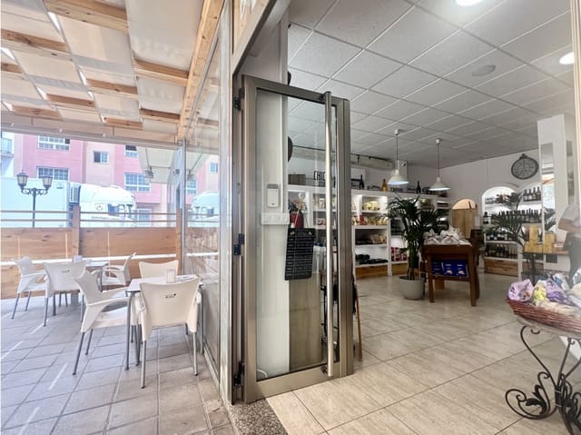 Commercial for rent in Corralejo, La Oliva - € 1,800 (Ref: 9151595)