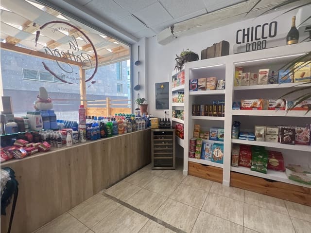 Commercial for rent in Corralejo, La Oliva - € 1,800 (Ref: 9151595)