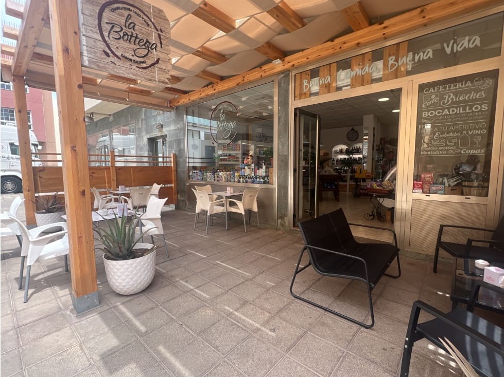 Commercial for rent in Corralejo - € 1,800 (Ref: 9151595)