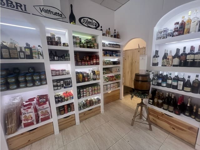 Commercial for sale in Corralejo, La Oliva - € 150,000 (Ref: 9176203)