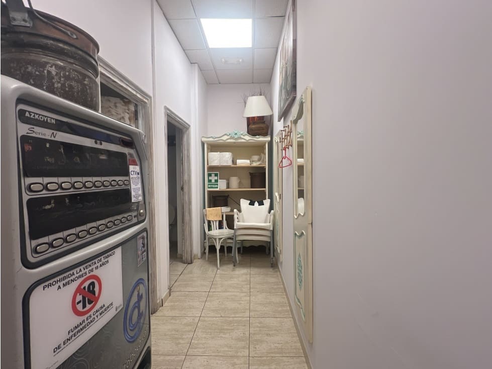 Commercial for sale in Corralejo - € 150,000 (Ref: 9176203)