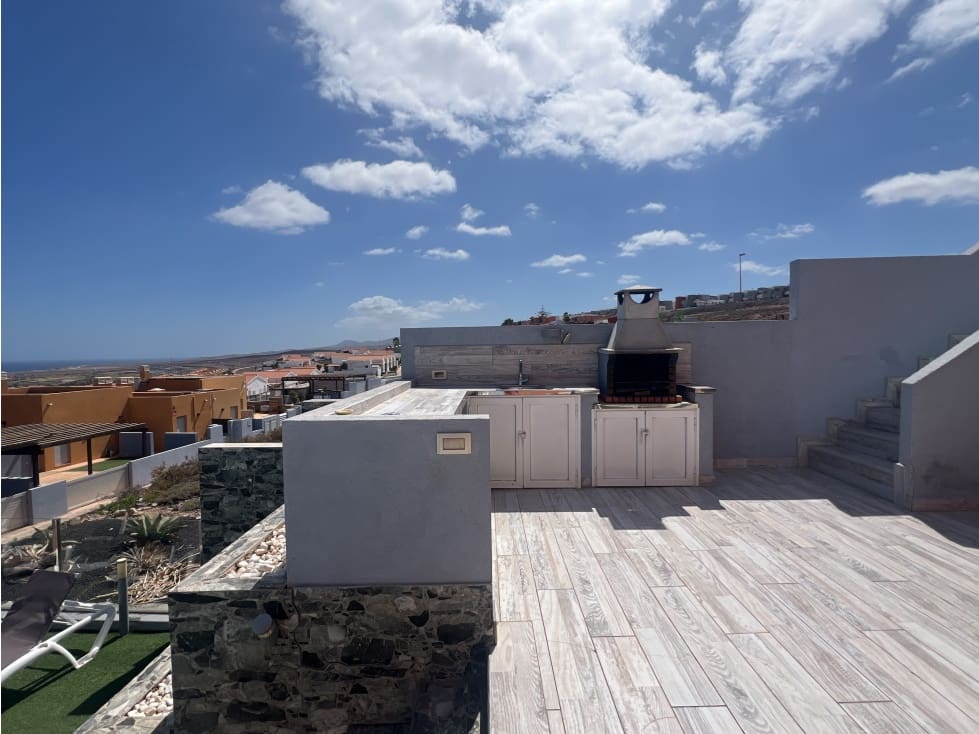 5 bedroom Villa for sale in Caleta de Fuste - € 655,000 (Ref: 9228454)