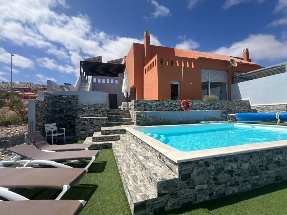 5 bedroom Villa for sale in Caleta de Fuste - € 655,000 (Ref: 9228454)