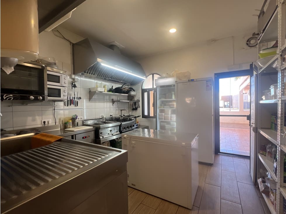 1 bedroom Commercial for sale in Parque Holandes - € 98,000 (Ref: 9499782)