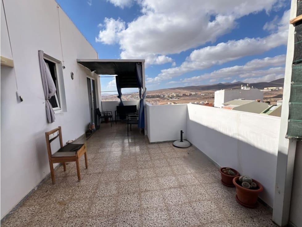 2 bedroom Apartment for sale in Puerto del Rosario - € 149,000 (Ref: 9499785)