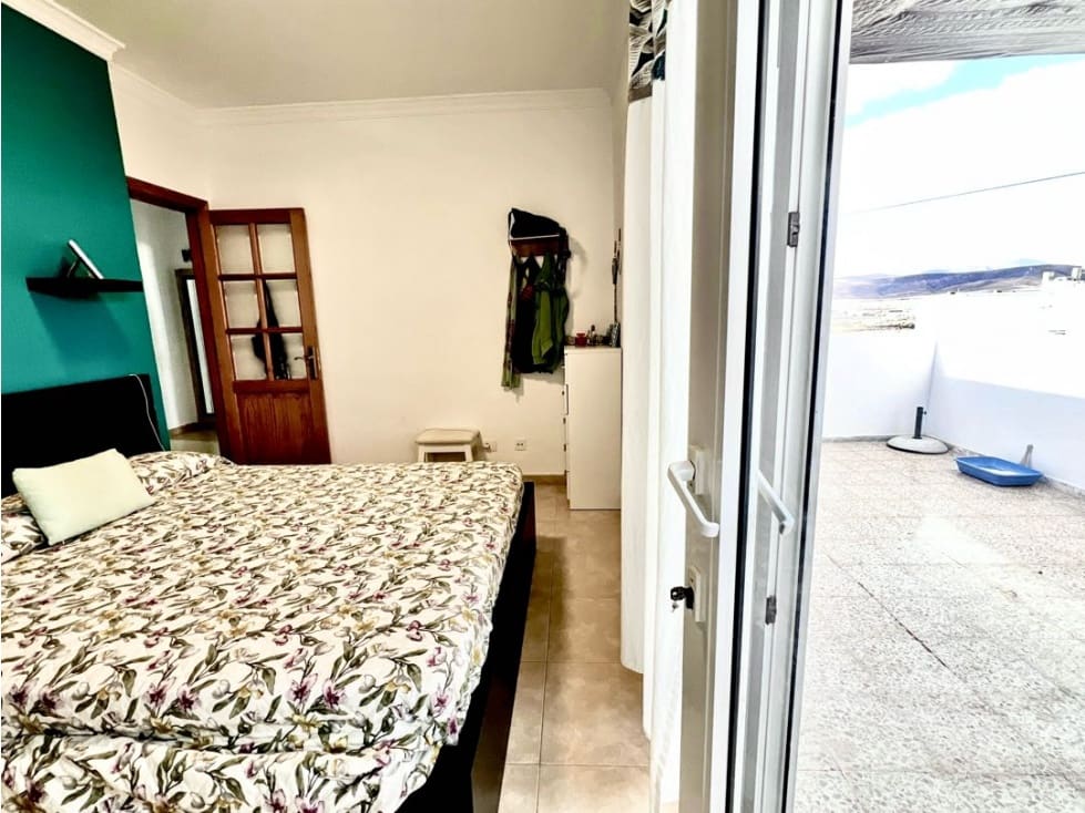 2 bedroom Apartment for sale in Puerto del Rosario - € 149,000 (Ref: 9499785)